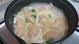 점심을 일찍 ㅋ 손수만두국해 먹었어요 즐점되세요~^^♥ 