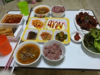 오늘아침밥상입니당😄😄 아침도 계란후라이해달래서 계란후라이해서... 많이남아서 밥상에 꺼내서 먹었어요~🍤🍤 오늘도... 