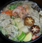 육수 진하게 내서 이것저것 넣었더니 국물이 끝내줍니다~ 배부르고 등따시니 암것두 부러울게없네요~ 낼부터 음청 추워진다니 따순밤 되시구용^^ 