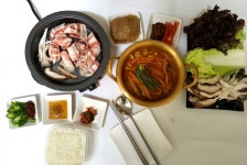 오늘은의 메뉴는 남의 살 너어~대패삼굡쓍~😆 어제 양주댁님이 묵은지에 싸드시길래 꼬옥 참고 오늘!! 저듀 한 쌈 해씨와열~😍 콩나물처리로... 