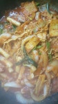 오늘은 쑤기가 밥하는날 점심은 떡볶이 저녁은 김밥 계란 비싸니 패스ㅎ 엄마 친구분하고 셋이서 배터지게 냠냠 오뎅탕이랑 백김치도... 