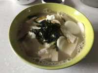 시골 본가에 갔다가 어제 다시 부산으로 복귀했네요ㅡㅋ 복귀전 마지막 식사는 엄니께서 해주신 떡국입니다. 남은 연휴 즐거이 보내시고 모두... 