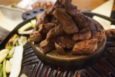 집에 밥먹을 사람도 없고..ㅋㅋ 그래서 자꾸 배달이고 식당밥이고 그러네요. 홍어 먹다가 모잘라서 만원어치 추가했는데...첨보다 더 많이주시는... 