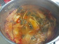 완성이욧ㅎㅎ 시래기랑 배추말린것도 엄마가주셔서 두가지 넣었네요ㅎㅎ 오늘은 조금덜어서 수제비,깻잎,청양등등 넣어서 먹어요 식당에서... 