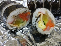 오늘 저녁은 집에 밥을 안해놔서 학원갔다 집에오는 길에 시장안에 김밥... 둘다쌀떡볶이ㅎㅎ할머니가 하시는데... 떡볶이도 잘하시네욧ㅎㅎ... 