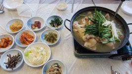 장도보고 토종닭백숙먹고 윤아유모차에태워 구경좀하다가 오는길에... 오랜만에 외식도하고 화장품도선물받아서 너무행복한하루였네요^^ 