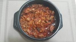 뎅뎅이네덮밥&짜글이 - 서구 화정로85번길 11-1 | 쫀독쫀독 너무맛나네요. 콩나물무침만해서 어제먹던 짜글이에 먹엇네요 이젠 설걷이할일만남앗네유~~~🤗😆 쫌따 맛점들하세요^^