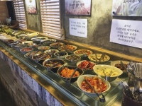 시내에 있는 정식뷔페집이예요~~ 반찬도 무난하게 맛있고 메인으로 계란후라이 생선구이,된장찌개가 따로나와요~ 간단하지만 디저트도있구요... 