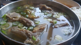 밥사주는 분이 어려워 갈비사달란소린 못하긋네요 ㅎ 그래두 맛난 갈비탕먹구 지락인 다시 시장으로 고고~~~~~출발합니다 모두 즐건오후시간... 
