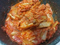 오늘 아침밥상이에욧 오랜만에 새벽에 부지런 떨어봤네욧ㅎㅎ 잔치국수랑 꼬마김밥이유~^.^ 꼬마김밥은 간장에볶은 멸치볶음넣었구요 다른그릇에... 