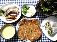 소시지 볶음밥 브리또도 만들었네요... 봉평 우리밀 100퍼 빈대떡이 엄청 쫀닥하네요... 시작하고 있음 랑 들어오겠죠...ㅋㅋ 아들 먹일려고 브리또... 