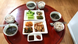 매일 보기만하다 처음 올리네요..^^ 소소한 울서방 생일아침 밥상이네요😅😅 