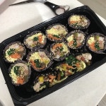 오늘 약밥땡겨가꾸 약밥 하려구햇는데 찹쌀이 똑 떨어져서ㅜㅜ김밥을..ㅎㅎ쌍란이 세개나 나왔어요!!!👻로또 사러가야겟어용 😆😘 