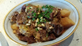 양갈비입니당~~^^ 오늘의 양갈비는 hogget이라 좀 질기고 약간의 양고기... 배와 갈비 양념과 물을 넣어 다시 압력솥에서 익히면 진짜진짜... 