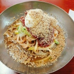 수유리 곰보냉면이라고 오래된 냉면집이 있어요~~ 전20년넘게 거기단골이고요 새콤 달콤 매콤 정말 맛있어요 