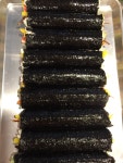 싸놓은 김밥 열줄만보고도..... 행복해하네요^^ 마루까는 그동네엔 밥 먹을라하면 15분 차타고 나와야해서.... 물 세개. 콜라두개. 김밥. 그리고... 