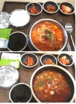 양평휴게소에서 점심먹고 놀러가요~^^ 전 해물순두부찌개....신랑은.장터국밥..맛이 나쁘지않네요 맛있게 먹었어요 비와서 물놀인 안되고... 
