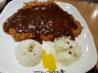 집앞에 홍익돈까스가생겨서 ~~~ 새로생긴음식점은 한번씩은가는데 딱히맛있는집은없네요ㅠㅠ 울떠방은짜다고하넹ᆢ 