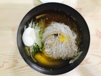 당감동 본정냉면 와서 보니 얼마전에 생활의 달인에도 나왔네요~~^^ 삼삼하니 맛나네요. 평소 먹던 자극적인 밀면과는 다른 느낌ㅋㅋ 잘... 