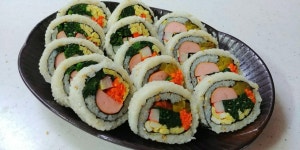 꼬치전 자투리 단무지까지.... 김밥김만 따로 사고 나머진 냉장고속 자투리 채소들 다 모아모아 김밥쌌어요 ㅎㅎ 그래도 남은 채소들은 쫄면해서... 