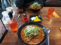 추석연휴중에 먹었던 음식중에 하나네요ㅎㅎ 대구에 미미짬뽕입니다 유명하다 라고는 하는데 모르겠어요 저는.... 제입맛엔 그저 짠맛이 더 날뿐..... 