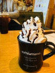 카페모카 한잔, 휘핑크림 많이 달라고 했더니 엄청 많이 주네요😋 