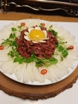 단골정육점에서 육회 ~~~ 간장양념육회^^ 고추장 양념 육회비빔밥 ^^ 소맥~~ 
