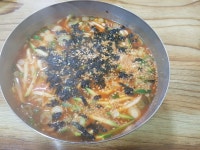 강릉 중앙시장 맛집 어묵고로게와 장칼국수를 점심으로 먹었는데 맛있네요 치즈고로게 단팥고로게 땡초고로게 샀는데 치즈만 빼고 맛있어요... 