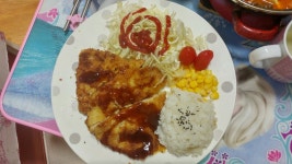 마트서 돈까스용 고기 세일하길래 구매해 엄마표 돈까스 만들었네요 ㅎㅎㅎㅎ 고깃값은 15000원인데 21장이나 나왔네요 ㅎㅎ 6살 아들~아빠까... 