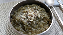 주말 아침 냉파..활전복 사다가 손질해둔거 해동하고 찹쌀불려 전복죽 끓였어요~ 이여사네 부부는 사전투표하러 갑니다^^ 모두 즐 주말되세요^^ 