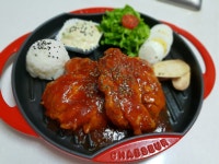 낼해줭…ㅋㅋ그래서 오늘도 또했어요 닭스테이크 맥주안주로 딱이네요 저희집은 이렇게 주말 마무리합니다. 낼 또 출근해서 열띠미 해야줭ㅋ 