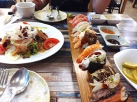 오늘은 친한동생이 방문해 김쉐프의텃밭으로 고고씽 초저녁인데도 사람들이 많네용 