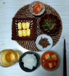 나만을 위한 밥상이요~~ 서연이는 밀면먹고싶다해서 이른 저녁으로 해주고 ~~ 서연아빠는 늦게오고~ 김찌하고 ~소고기장조림~ 본죽것처럼 가늘게... 