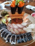 꽁치김밥~~~ 동생은 한 다섯번 왔다는데... 맛이 변했다구 마니 써운해하구ㅠㅠ 난 한번 묵었다는데 의미만 두는 정도~~ 울 막뚱이와의 여행... 넘... 