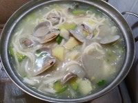 점신은 바지락 칼국수~~~ㅋㅋ 싱싱 바지락에 감자 칼국수를 넣고~ 맥주한잔~캬~~^3^ 