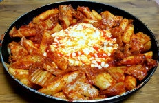 김치떡치즈삼겹과 볶음밥 