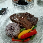 오늘은 꼬기먹는날~~^^ 저녁 뭐야? 꼬기야 했더니 와인 사들고 들어온 신랑🥂 