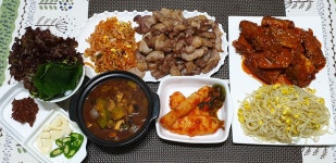 반은 코다리와 싸먹을 용도로 남겨둡니다 냉동실 코다리 꺼내... 한끼밥상 차려봅니다 이틀을 편하게 잘먹고 잘놀았으니 내일부터는 열심히... 