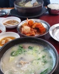 오늘은 하루종일 고기만 먹었네요ㅋ 낮엔 예배끝나고 설렁탕집가서 오빤 갈비탕.전두배비싼 꼬리곰탕으로 몸보신하고...😁😁😁😁 저녁엔... 