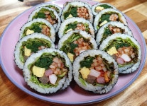 주말 브런치로 매운어묵김밥요~ 맛있게 먹고 오늘도 으쌰으쌰 힘내볼랍니다~ 밖은 완연한 봄날이네요~ 봄 만끽하는 행복한 주말되세요^^ 