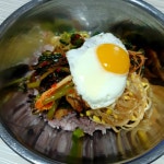 담궈둔 열무가 시원하게 익었어요~~어제 서연아빠 한그릇 양푼에... 또 몇번이나 담궈야할지~~울집에 열무귀신이 살아서요🤣🤣🤣 