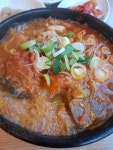 오늘 해장하려구 기장에 유명한 전복죽집 갈려는데 넘춥고 바람이불어 생대구탕집 갔는데 close,낙지집close 그래서 감자탕집으로 가서 묵은지... 