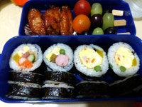 4학년 1학기 봄소풍... 또 비가오네요... 1학년때부터 쭉~~~소풍때마다 비가왔는데 또 비가오네요..ㅠㅠ 계란김밥.소세지김밥.보통김밥.입니다. 