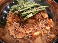 비빔국수해줄수 있나? 하는데 김치가 마지막입니다. 맛있게 먹어주는... 민들레 홀씨되어 바람타고 갈 준비하는 민들레도 보이구요. 디저트는... 