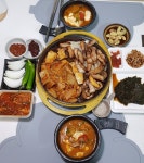 가뭄에 콩나듯 오랫만에 집에서 겹살이도굽고😉 김치.버섯.양파넣고 한판으로 해결요 역시 겹살이 먹을땐좋은데...냄새가...ㅋㅋ... 