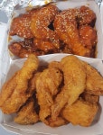뭐?이랬더니 치킨먹을까?하더라고요 잽싸게 어디꺼시킬까?하다.... 치맥했네요ㅎㅎ 치킨먹느라 떡 좀남겼는데 그건 낼 먹어줘야겠어요 비가와서... 