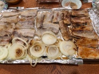 아니아직 냉면해줄게 집으로와 해서 갔더니 냉면이 얼어서 바로 안되니 삼굡이 구워먹자네요. 저번에 못한 삼굡이를 아점으로삼굡이파티합니다.... 