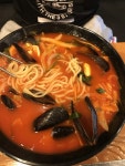 오늘점심은. 수원.남문시장와서. 장보기전 중국집가서.짬ㅍ뽕에,볶음밥.먹었어요 첨엔 짬뽕만시켯는데. 양이적어서.볶음밥두시켯네요. 맛은진짜.... 