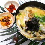 드뎌 방학~♡ 요즘아이들은 엄청 늦게일어나네용 휴가라서 밥좀같이먹으려구 기다리다 이애미 배고파서 쓰러질뻔…ㅋㅋ아점으로 만듀국먹고... 