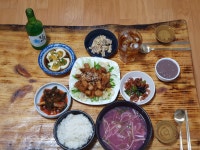 오늘도 열~씸히 준비혔쏘.영~~감 맛나게 묵꼬.한잔 땡겨붑시당.오늘도 많은 분들 수고 많으셨쓰용~~^^ 